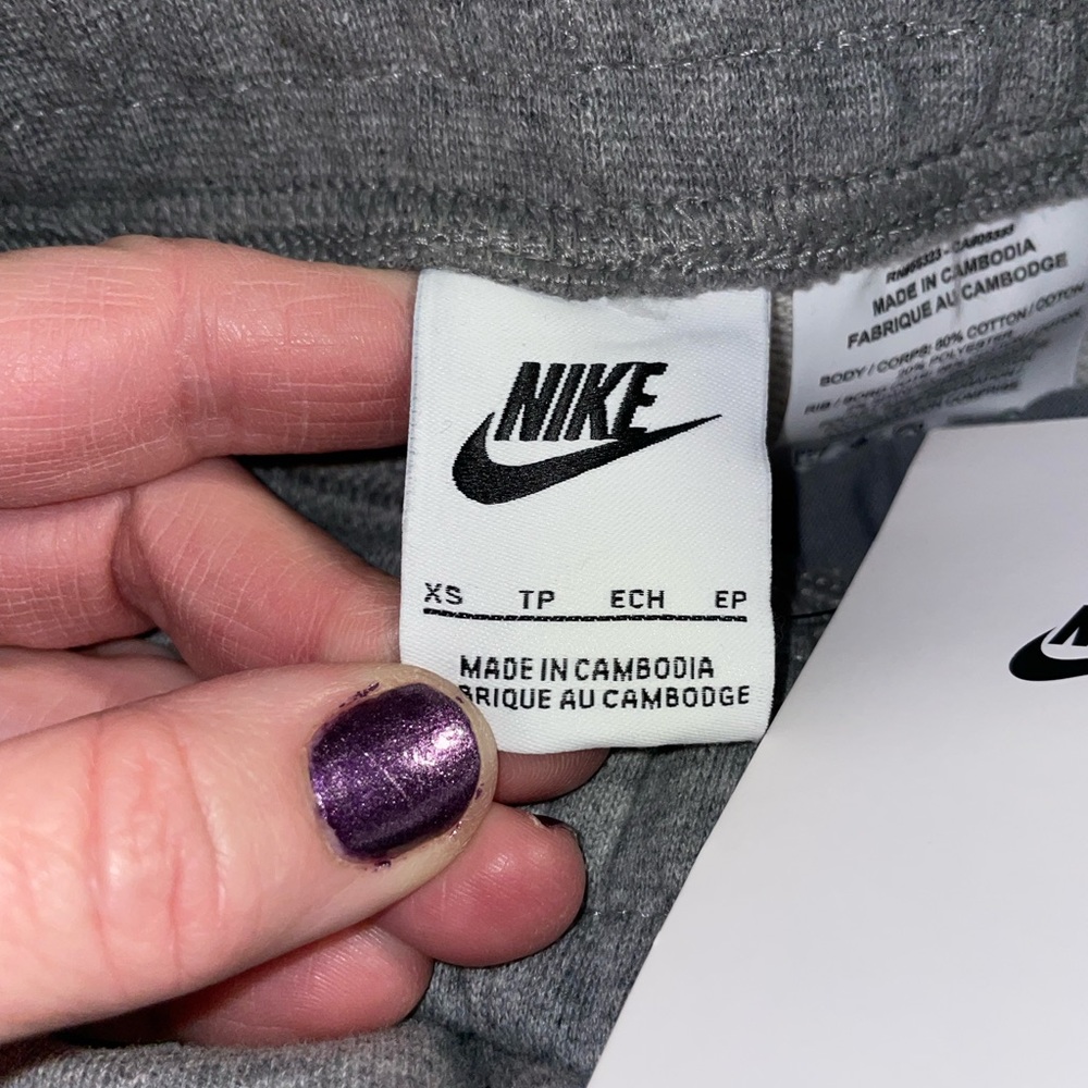 NEW NWT GIRLS NIKE GRAY SHORTS. NO DISCOUNT ON THIS ITEM - Picture 5 of 13
